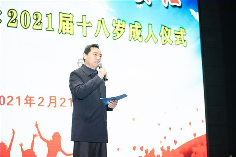 钟楚曦与侯雯元被曝分手后,尴尬合体营业,双方互动透着距离感